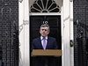 Dosavadní britský premiér Gordon Brown ped Downing Street íslo 10 pi svém prohláení k výsledkm parlamentních voleb