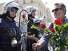 ecko ve stávce: demonstranti rozdávali policistm re.