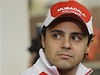 Jezdec týmu Scuderia Ferrari a vicemistr svta ve formuli 1 z roku 2008 Felipe Massa slavnostn otevel v Praze nový showroom Ferrari. 
