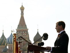 Rusk prezident Dmitrij Medvedv pi projevu k vro oslav 65. vro vtzstv ve druh svtov vlce 