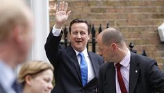 �éf britských konzervativc� David Cameron p�ed svým oficiálním prohlá�ením k vysledk�m parlamentních voleb