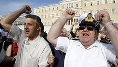 EU řeší řeckou krizi jen hrnutím dluhů 