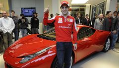 Felipe Massa slavnostn otevel v Praze nový showroom Ferrari.