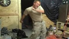 Vojci USA v Afghnistnu natoili svou verzi klipu Lady Gaga