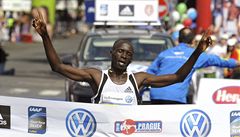 estnáctý roník Praského mezinárodního maratonu vyhrál 9. kvtna keský bec Eliud Kiptanui v traovém rekordu 2:05:37.