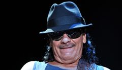 Carlos Santana se znovu oen. Svatba bude v prosinci na Havaji 