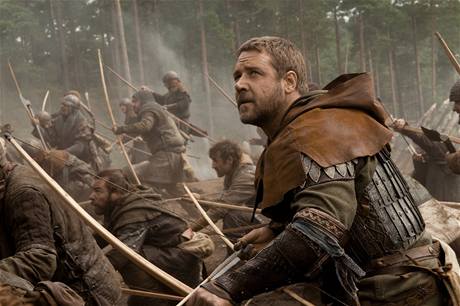 Nudn patron. Russell Crowe coby Robin Hood.