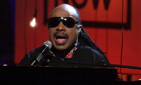 Akce Hope For Haiti Now: Stevie Wonder.