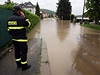 V Hranicích na Morav se eka Beva vylila z beh a zaplavila pilehlé ulice a domy