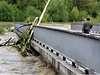Most pes Bevu v Ústí u Teplic nad Bevou byl neprjezdný, voda tak odízla od svta i sousední Opatovice