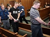 Obvinní hái z Vítkova v soudní síni. 
