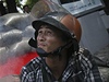 V centru Bangkoku opt vypukly potyky mezi protivládními demonstranty a thajskou armádou.