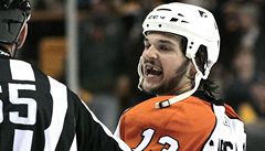 Dan Carcillo ne�el pro ránu daleko.