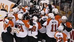 Hrá�i Philadelphie Flyers slaví skv�lý obrat. V sérii z Bostonem prohrávali u� 3:0, ale nakonec postupují. 