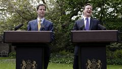Cameron s Cleggem: Ukeme skeptikm, e koalice bude fungovat