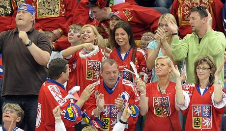 esko - Rusko (rodinní písluníci eských hokejist, pítelkyn nebo kamarádi).