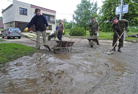 Povodn ve Slavkov u Brna.