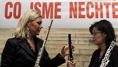  Hudebníci eské filharmonie protestovali na schodech praského Rudolfina proti zpsobu jmenování nového editele. 