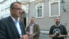 Místopředseda TOP 09 Miroslav Kalousek s členy pirátské strany. | na serveru Lidovky.cz | aktuální zprávy