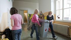 Toto nejsou u�itelky, co d�lají p�es�as, ale stále pracovnice ú�adu Prahy 2.