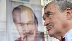 Karel Schwarzenberg eká na konené výsledky voleb.