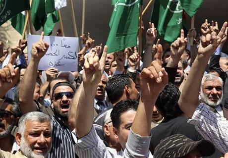 V Jordánsku se protestuje proti útoku izraelské armády na lo s humanitární pomocí pro Gazu