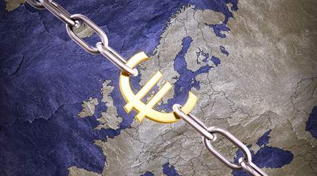 Euro prochází dluhovou zkoukou