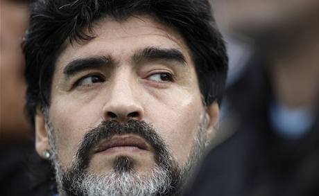 Bývalý argentinský fotbalista a bývalý trenér argentinské fotbalové reprezentace Diego Armando Maradona.