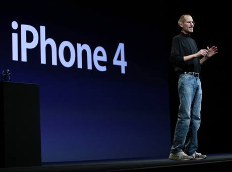 Steve Jobs pedstavil nový iPhone firmy Apple