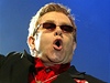 Elton John (archivní foto z roku 2005)