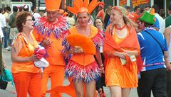 Fanouci 'Oranjes' jeli na MS z Amsterdamu. Jeden se po cest utopil