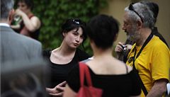 Mladá socha�ka Markéta Jáchimová umístila i p�es zákaz bustu Václava Klause z ledu na fontánu v Lichten�tejnské zahrad� na Kamp�