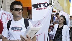 Ukrajintí novinái protestovali proti cenzue.
