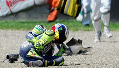 VIDEO: Valentino Rossi ml hrozivou nehodu, pi pdu si zlomil nohu