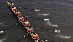 Vesla�ská regata Primátorky: Vít�zná osmiveslice Dukly Praha.