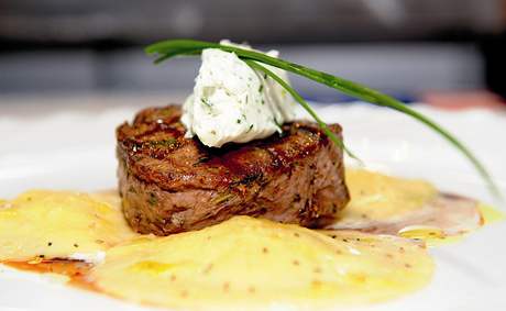 erstvý steak. Kvalitní maso na steak dostanete i u eských ezník, vybírejte tunjí a odleelé maso.
