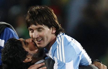 Argentina - Nigérie (Messi a Maradona).