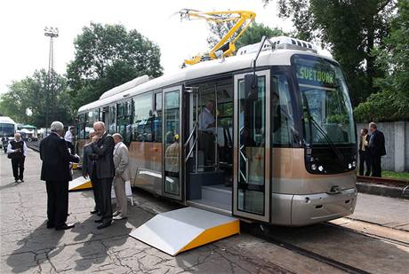 V Plzni zane od konce ervna jezdit nová tramvaj VarioLF Plus PL 