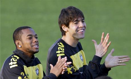 Fotbalist Brazlie. Robinho (vlevo) a Kak