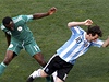 Argentina - Nigérie (faulovaný Messi).