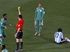 Argentina - Nigérie (rozhodí Stark udluje Harunovi lutou kartu).