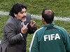 Argentina - Nigérie (Maradona a tvrtý rozhodí).