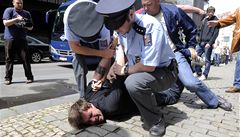 Policie zatkla člena Ztohoven a zabavila upravené občanky