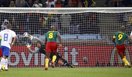 Nizozemsko - Kamerun (gól Eto´a). | na serveru Lidovky.cz | aktuální zprávy