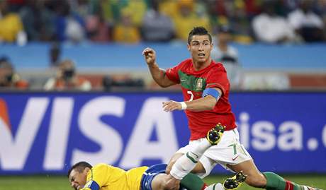 Brazílie - Portugalsko (Ronaldo a Lúcio, souboj kapitánů). | na serveru Lidovky.cz | aktuální zprávy
