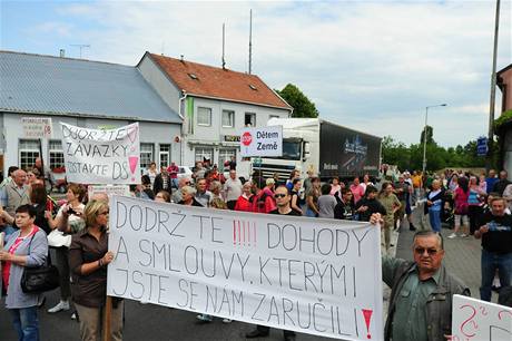 Demonstranti blokovali úsek silnice E55, poadují rychlé dokonení dálnice D8.