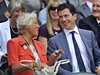 Královna Albta II. ve Wimbledonu (v královské lói byl i Tim Henmann).