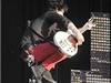 Green Day v Praze. Zpvák a kytarista Billie Joe Armstrong.