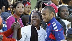 Thierry Henry a fanou�ci z Jihoafrické republiky.