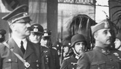 Pehlídka. Hitler a Franco (vpravo) na snímku z roku 1940